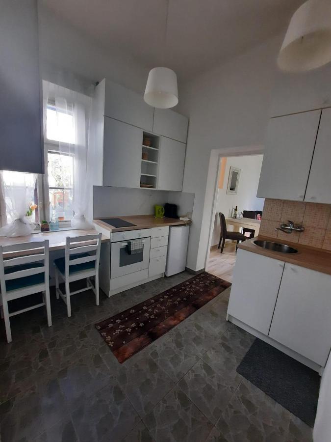 Apartman Matty V Tichom Dvore Priamo V Centre บราติสลาวา ภายนอก รูปภาพ